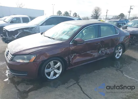 2012 Volkswagen Passat 2.5L Se z USA, uszkodzony, nr VIN 1VWBH7A31CC068617